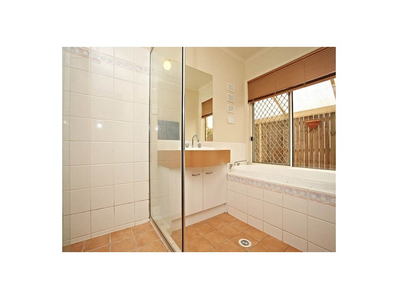 8 Lochano Close, Parkinson QLD 4115