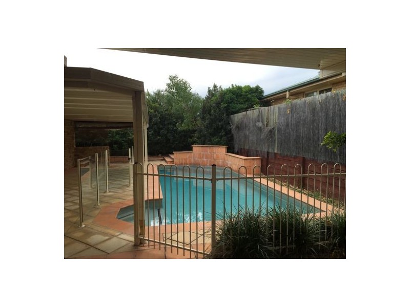 8 Lochano Close, Parkinson QLD 4115