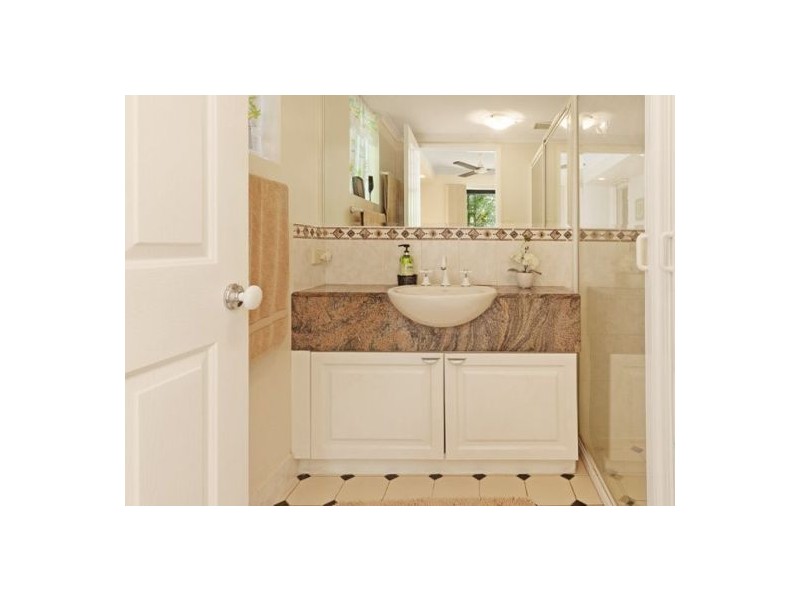 102/72 Kowinka Street, White Rock QLD 4868