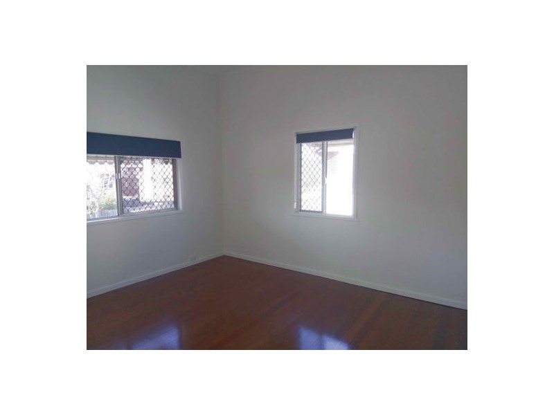 77 Earl Street, Greenslopes QLD 4120