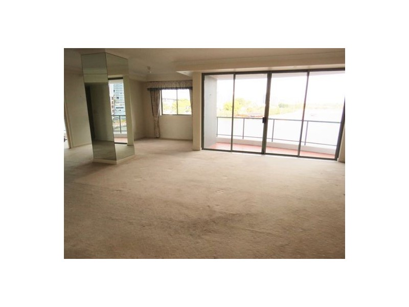 8 35 Howard street, Brisbane City QLD 4000