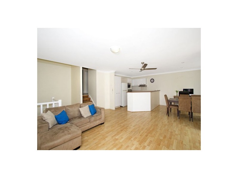 3 15 Simpsons Road, Elanora QLD 4221