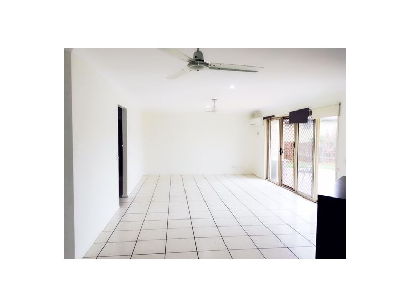 11 Mapelton Circuit, Parkinson QLD 4115