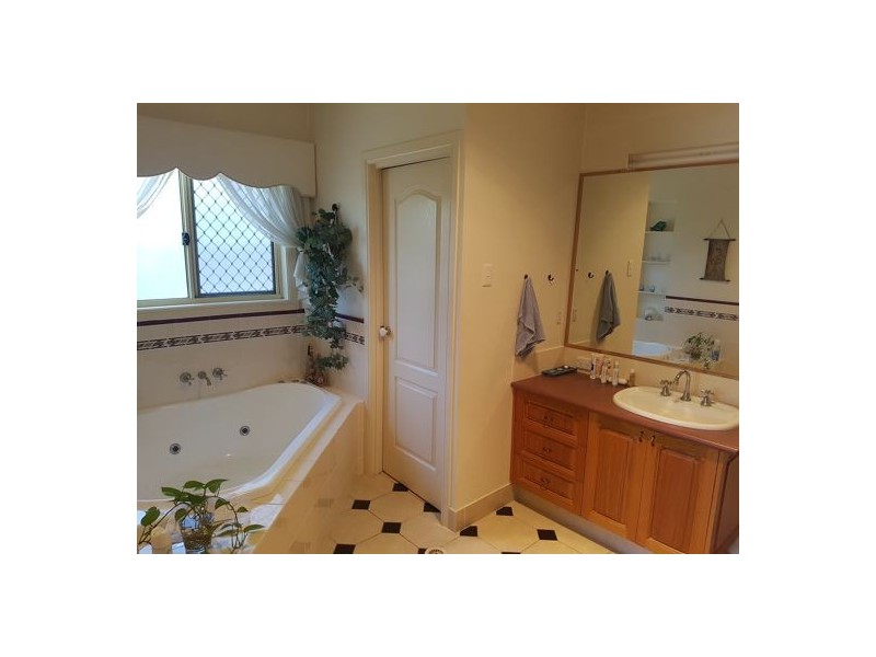 7 Bellevista Crescent, Wellington Point QLD 4160