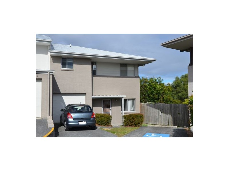 13/2 Sangster Cres, Pacific Pines QLD 4211