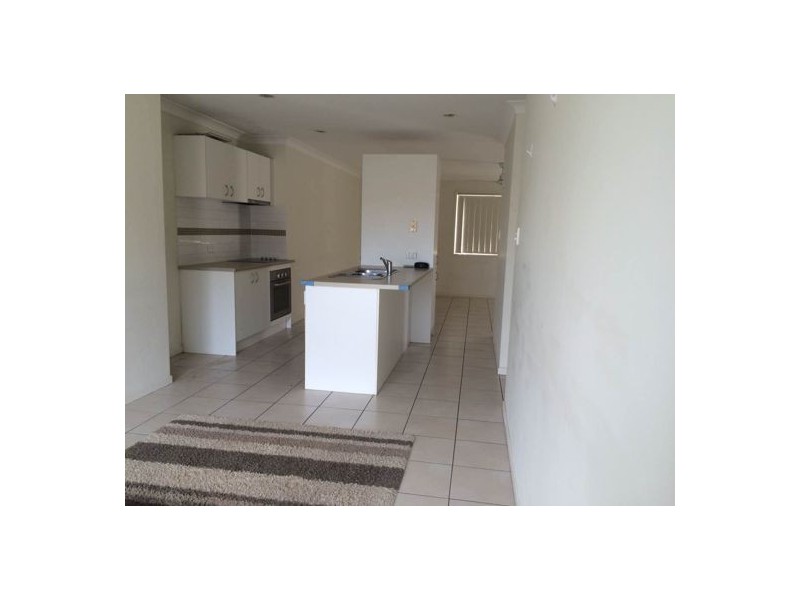 9/8 Rosegum Pl, Redbank Plains QLD 4301