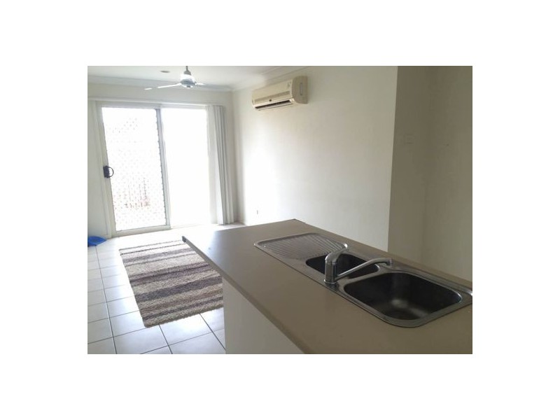 9/8 Rosegum Pl, Redbank Plains QLD 4301