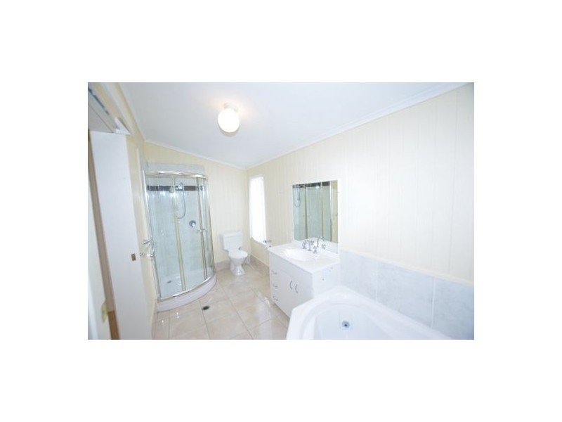 160 Lakes Drive, Laidley Heights QLD 4341