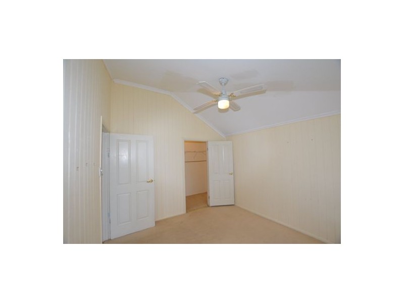 160 Lakes Drive, Laidley Heights QLD 4341