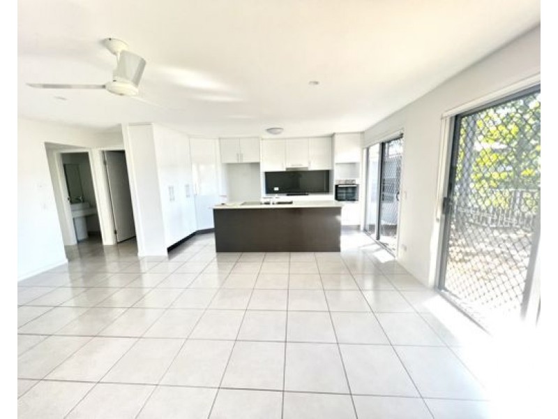 5/37 Witheren Circuit, Pacific Pines QLD 4211