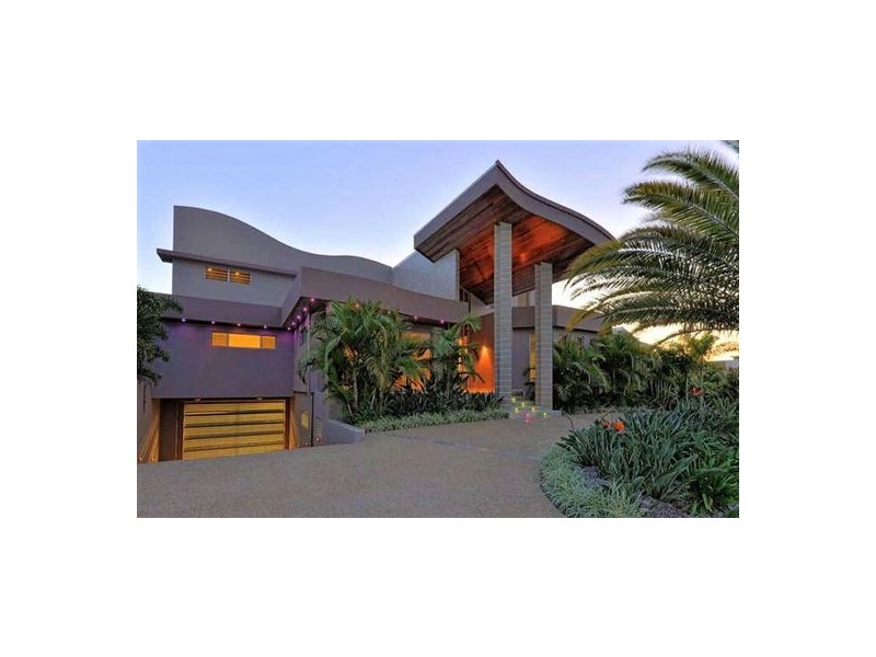 3028 The Boulevarde, Benowa QLD 4217