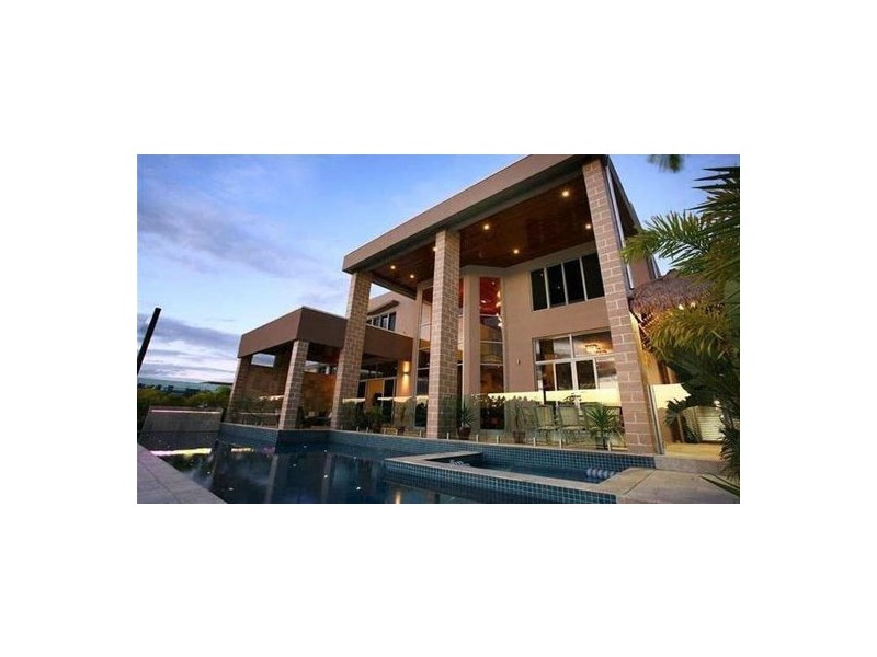 3028 The Boulevarde, Benowa QLD 4217