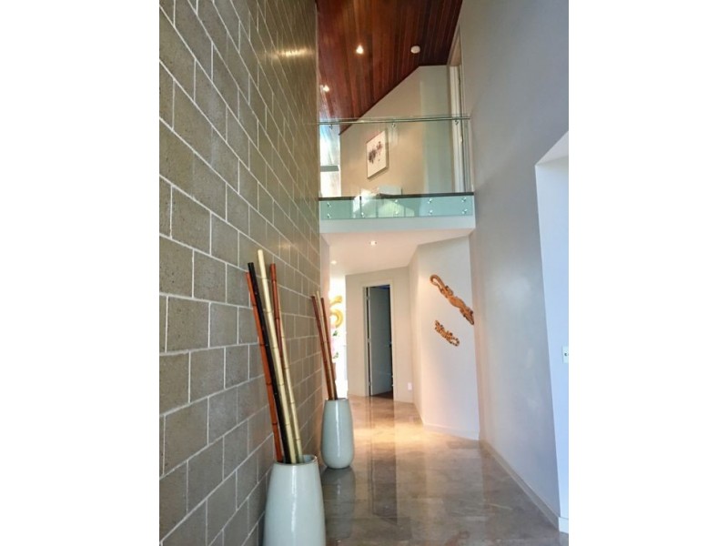 3028 The Boulevarde, Benowa QLD 4217