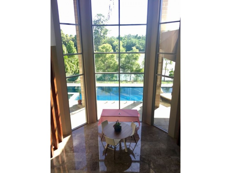 3028 The Boulevarde, Benowa QLD 4217