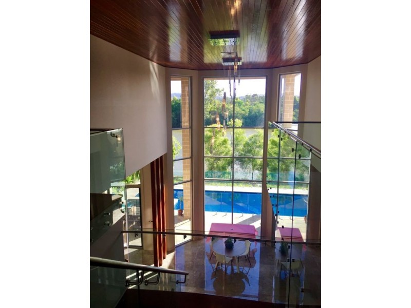 3028 The Boulevarde, Benowa QLD 4217