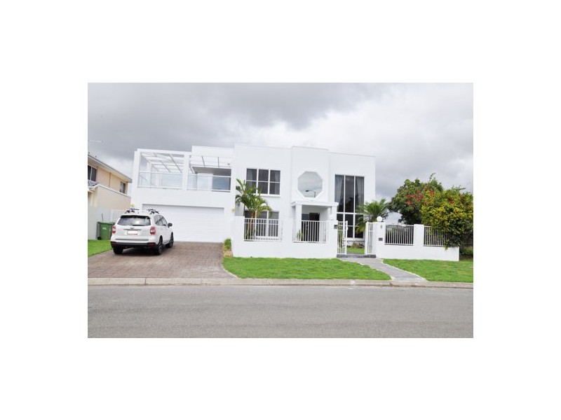 8 Mainsail St, Birkdale QLD 4159