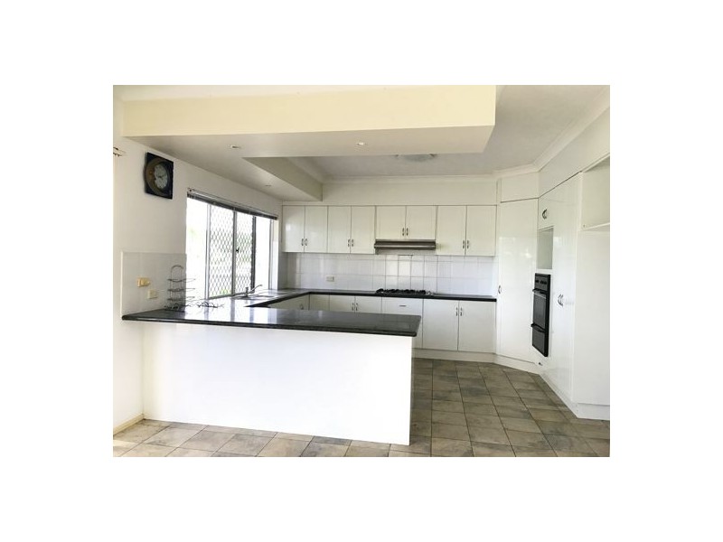 8 Mainsail St, Birkdale QLD 4159
