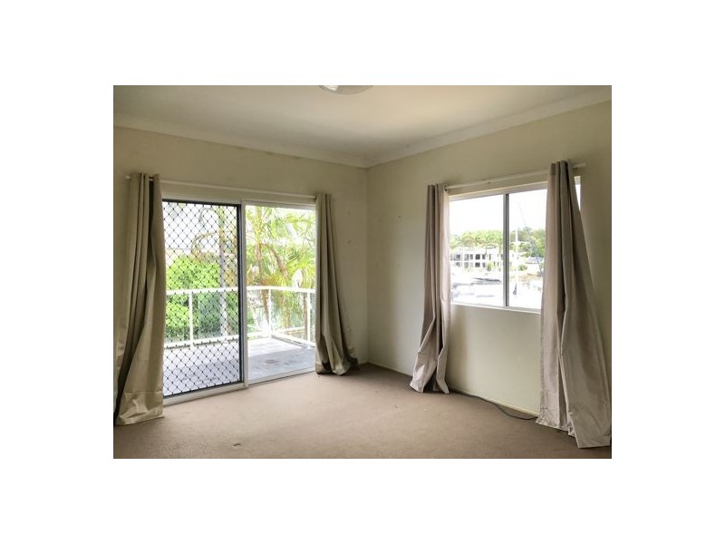 8 Mainsail St, Birkdale QLD 4159