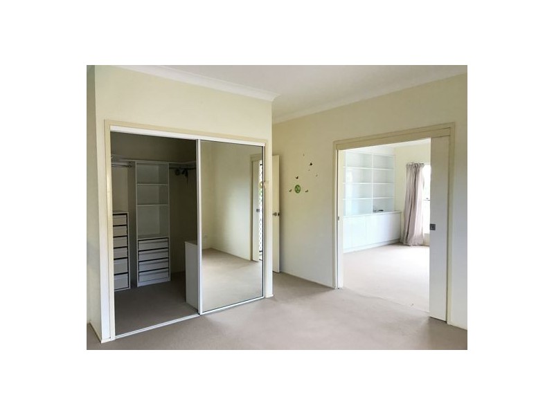 8 Mainsail St, Birkdale QLD 4159