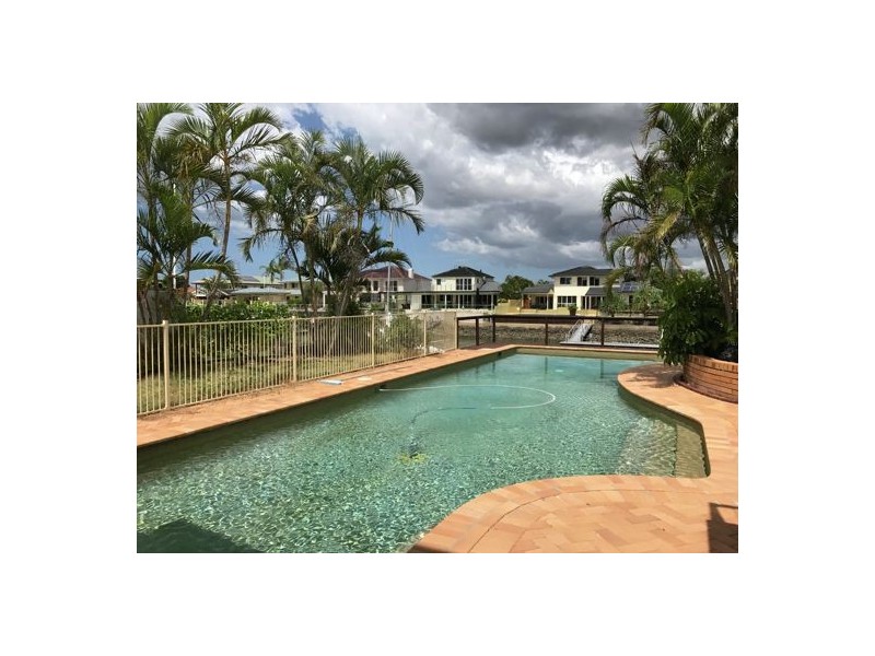 8 Mainsail St, Birkdale QLD 4159