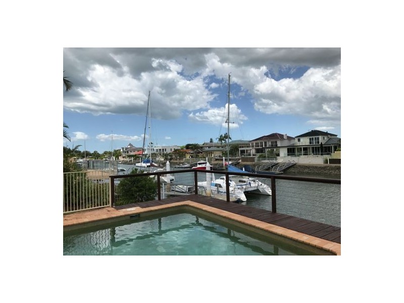 8 Mainsail St, Birkdale QLD 4159