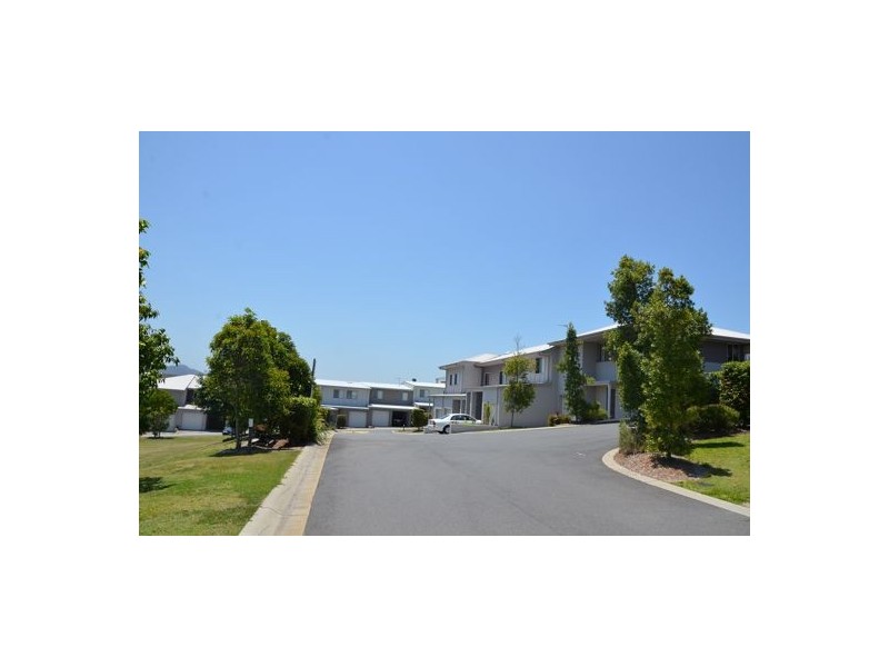 20/2 Sangster Cres, Pacific Pines QLD 4211