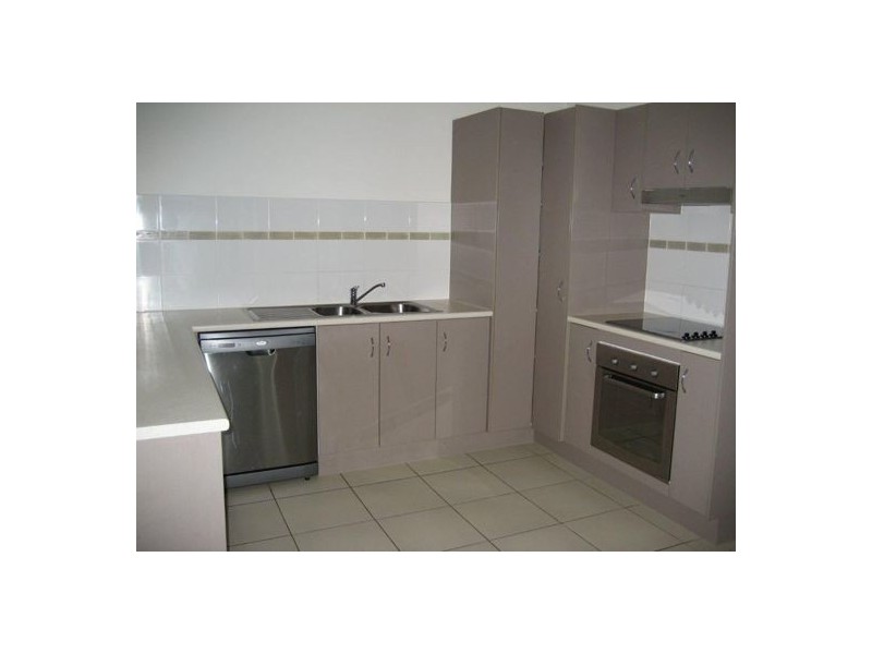 X/2 Toohey St, Pacific Pines QLD 4211