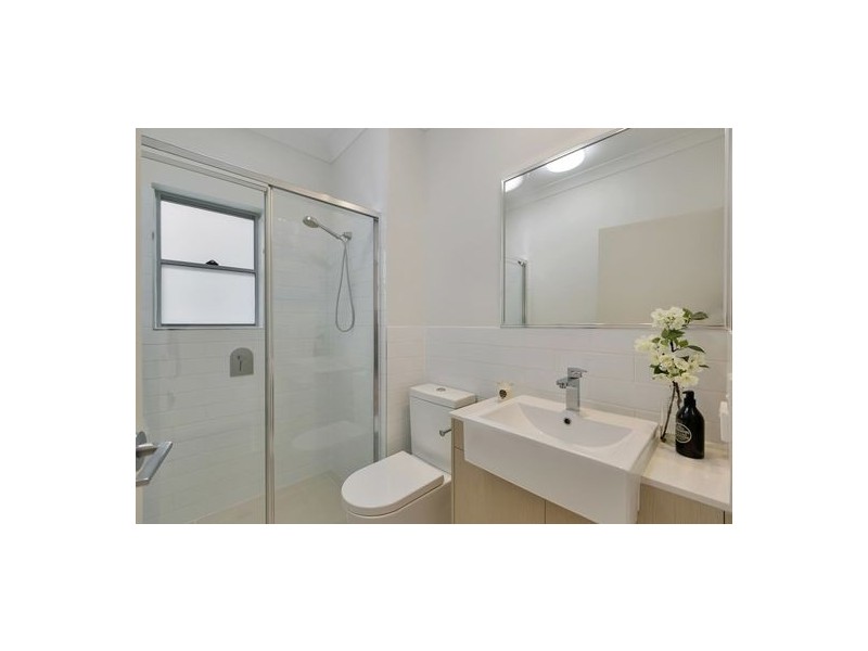 4/96 Dell Rd, St Lucia QLD 4067