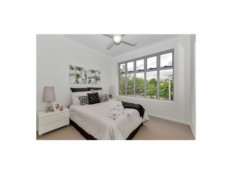 4/96 Dell Rd, St Lucia QLD 4067