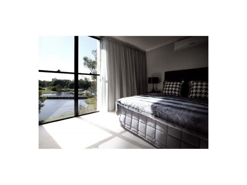 160 North Hill Drive, Robina QLD 4226