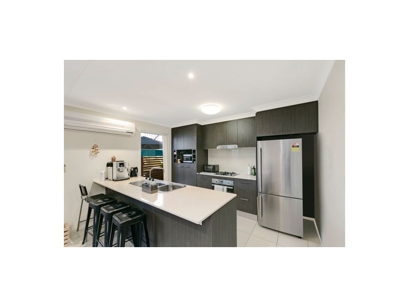 42 1 Belongil Street, Pacific Pines QLD 4211