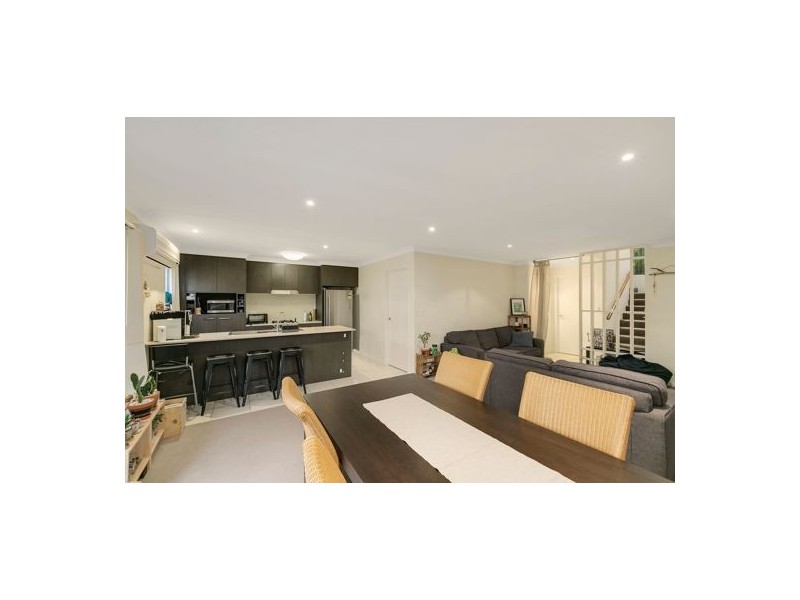 42 1 Belongil Street, Pacific Pines QLD 4211