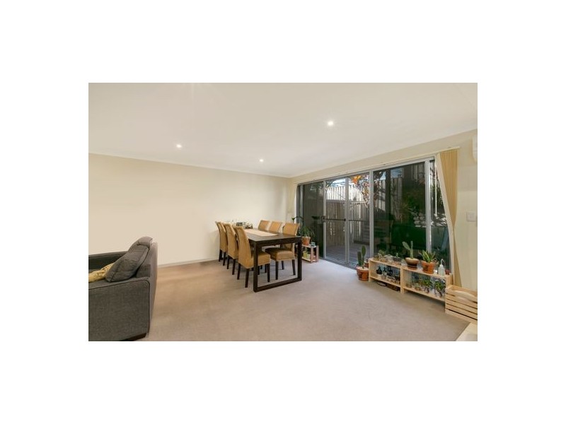 42 1 Belongil Street, Pacific Pines QLD 4211