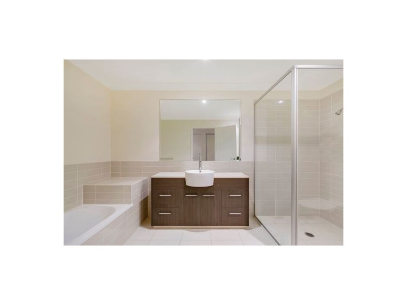 42 1 Belongil Street, Pacific Pines QLD 4211