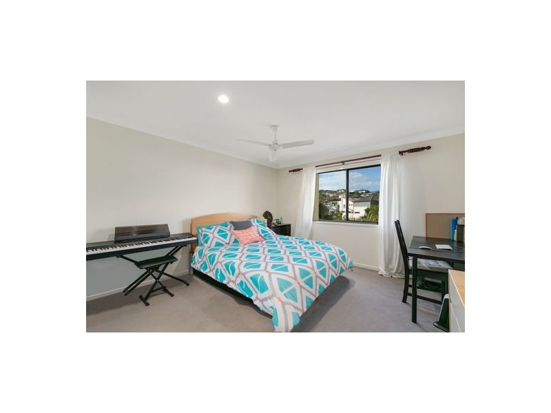 42 1 Belongil Street, Pacific Pines QLD 4211