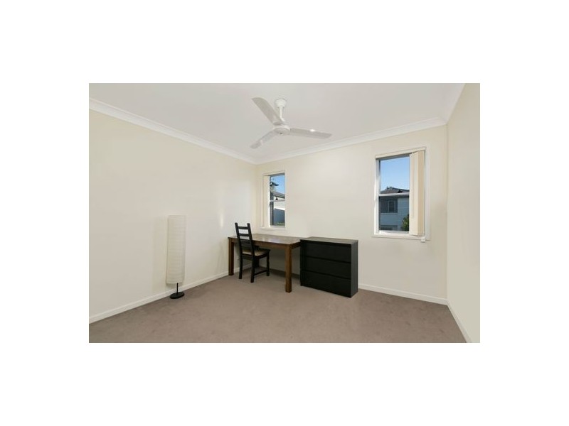 42 1 Belongil Street, Pacific Pines QLD 4211