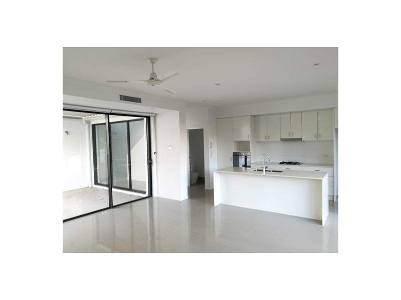 Villa 5, 323 Bayview St, Hollywell QLD 4216