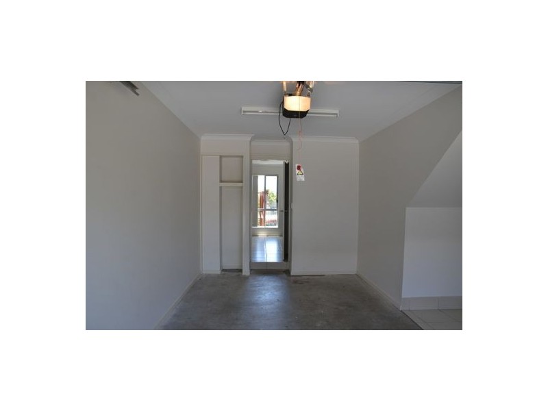 14/2 Sangster Crescent, Pacific Pines QLD 4211