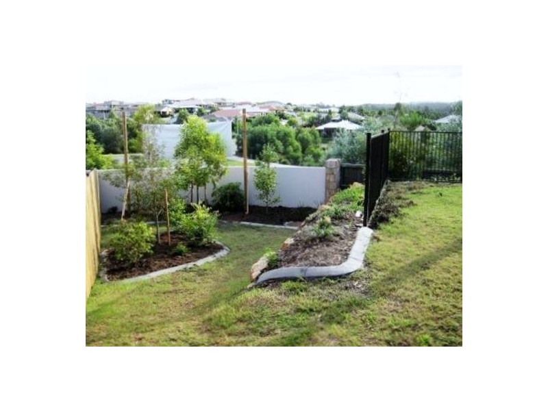 14/2 Sangster Crescent, Pacific Pines QLD 4211