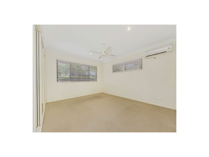 25 Hogan Place, Seventeen Mile Rocks QLD 4073