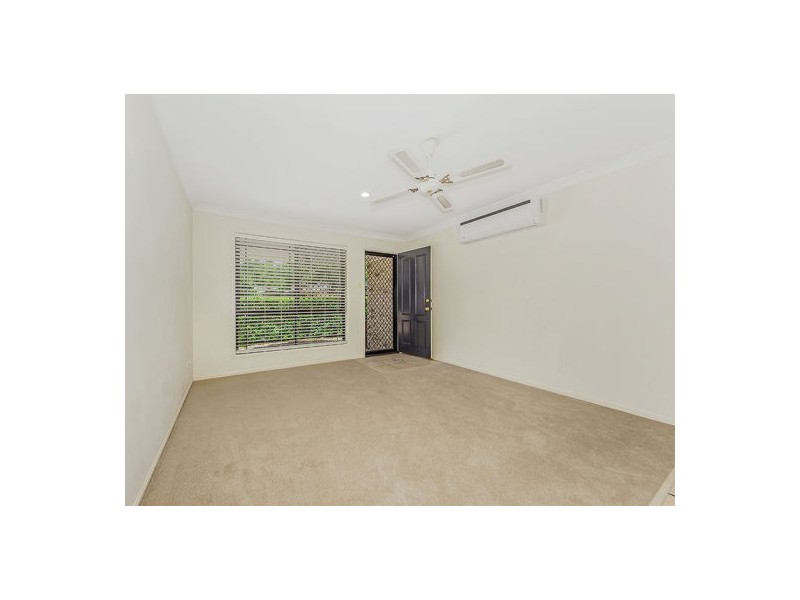 25 Hogan Place, Seventeen Mile Rocks QLD 4073