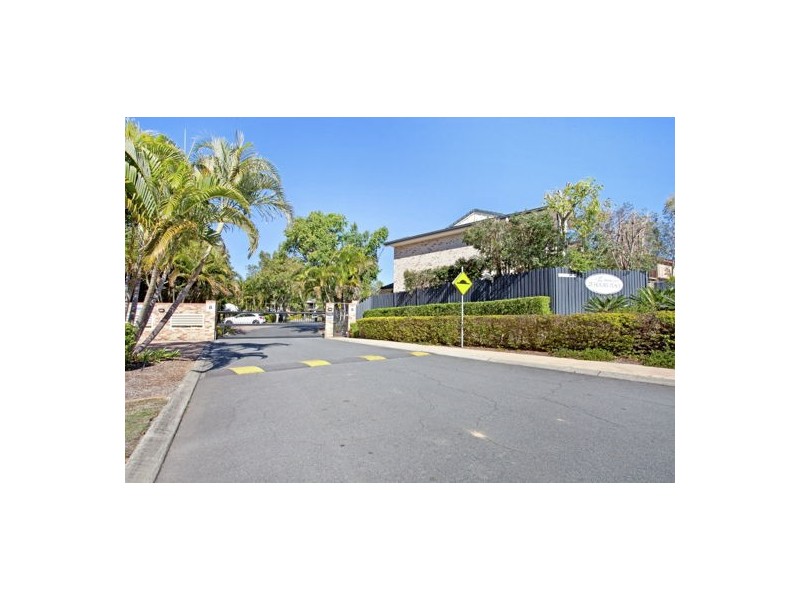 25 Hogan Place, Seventeen Mile Rocks QLD 4073