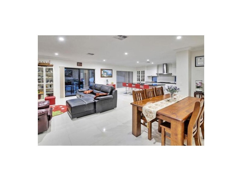 98 Warrigal Road, Runcorn QLD 4113