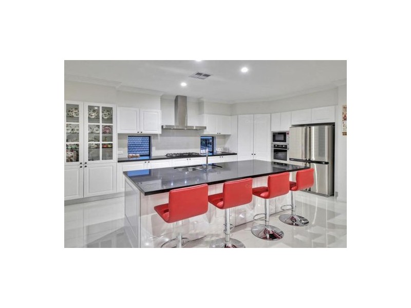 98 Warrigal Road, Runcorn QLD 4113