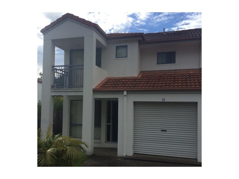 10/2 Studio Drive, Pacific Pines QLD 4211