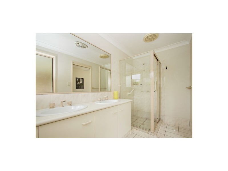 15 Sugarleaf Court, Burleigh Waters QLD 4220