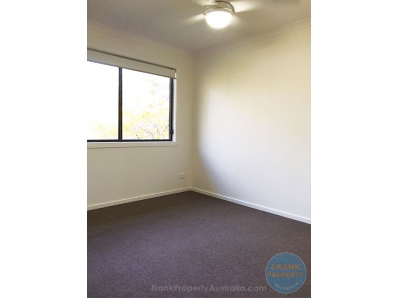 2/1210 Logan Road, Holland Park West QLD 4121