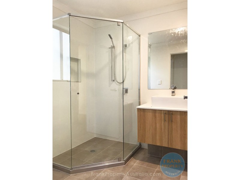 2/1210 Logan Road, Holland Park West QLD 4121