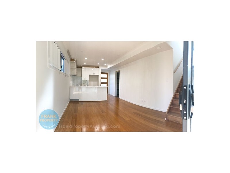 2/1210 Logan Road, Holland Park West QLD 4121