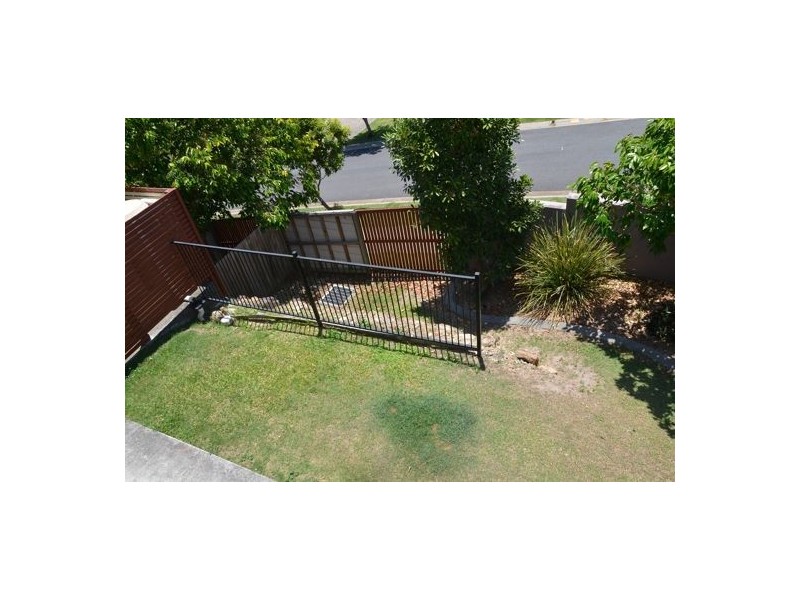 18/2 Sangster Crescent, Pacific Pines QLD 4211